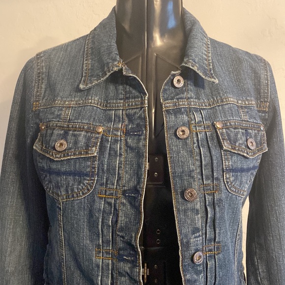 Old navy women’s M Jean jacket Front Side & inside pockets Very nice condition - Picture 2 of 16